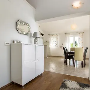 Apartament Lidija